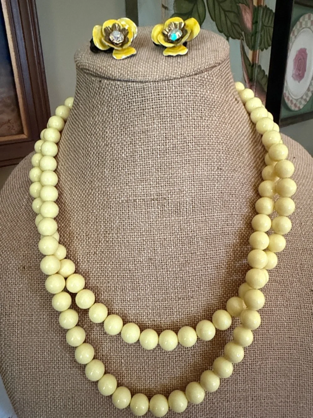VTG Yellow Double-Strand Beaded Necklace with Floral Earrings